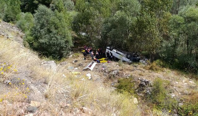 Yolcu minibüsü şarampole uçtu: 4'ü ağır 10 yaralı!