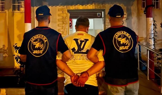 Seferihisar’da firariye JASAT baskını!