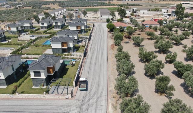 Foça’da yollar yenileniyor: 7 kilometrelik asfalt mesaisi