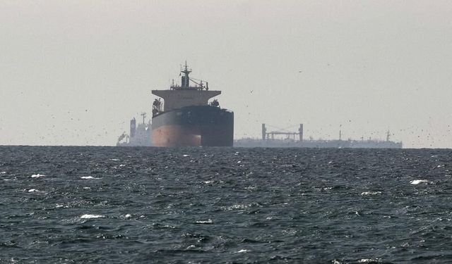 Umman açıklarında petrol tankeri vuruldu!
