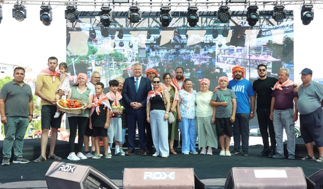 Urla’da Bağbozumu Şenlikleri renkli görüntülerle başladı