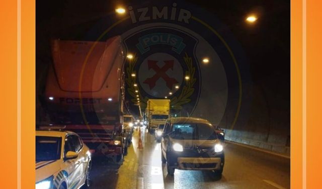İzmir'de arızalanan çekici trafiği kilitledi!
