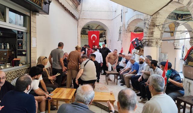 MHP’li Şahin’den Kemeraltı esnafına ziyaret