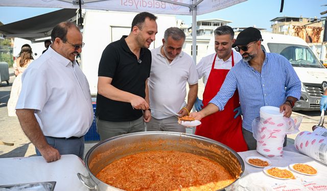 Bornova’da ilk hasat sofrada: Kent Bostanı’nda menemen şenliği!