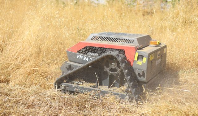 Karabağlar’da yabani ot temizliğine uzaktan kumandalı destek