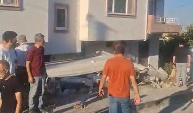Bursa’da korkutan kaza: Hafriyat kamyonu bahçeye düştü