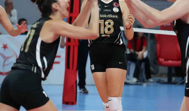 İzmir’de voleybol coşkusu erkek takımlarıyla devam edecek
