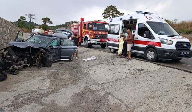 Denizli’de iki otomobil çarpıştı: 2 arkadaş öldü