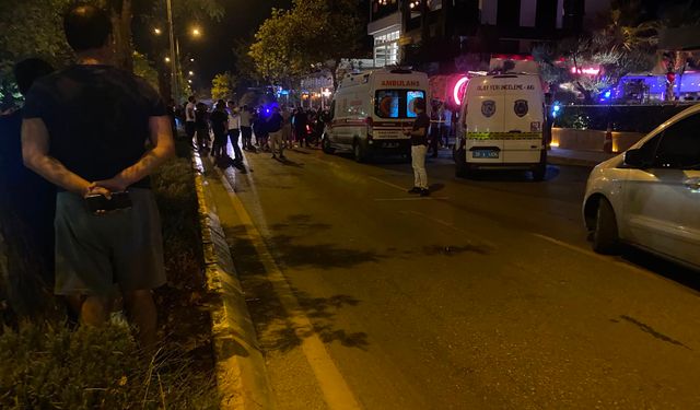 Denizli'de kafe önünde silahlı çatışma: Ölü ve yaralılar var