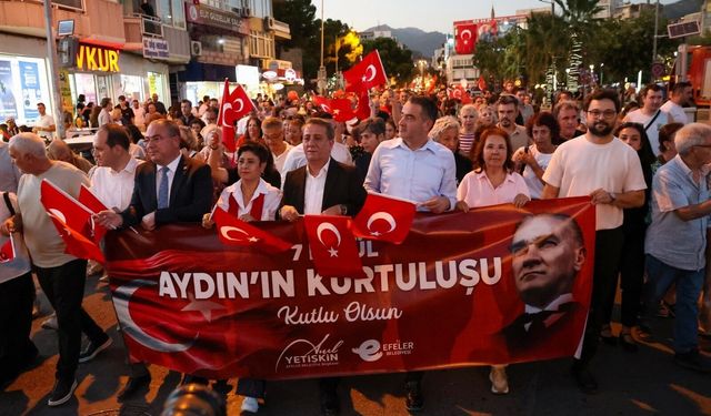 Aydın'ın kurtuluşunda Efeler'de binlerce kişilik yürüyüş
