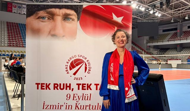 İzmir'in kurtuluşu dostluk maçıyla kutlandı