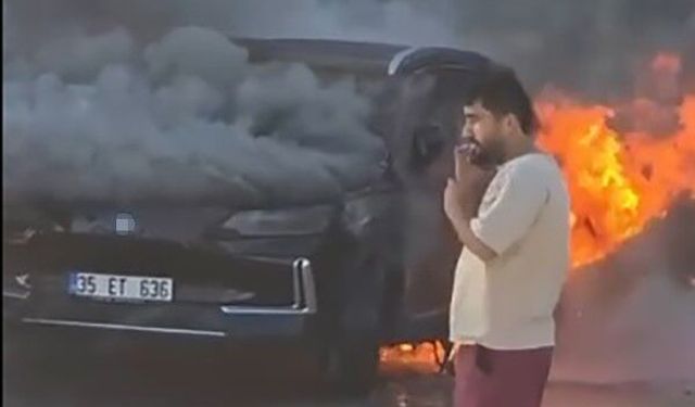 Park halindeki elektrikli otomobil alev aldı!