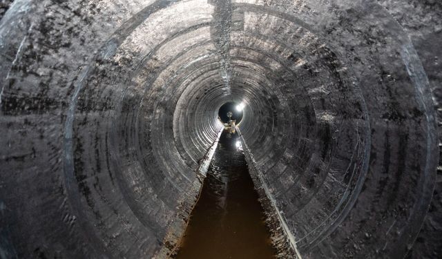 İZSU’dan 13 kilometrelik atık su hattında gece mesaisi