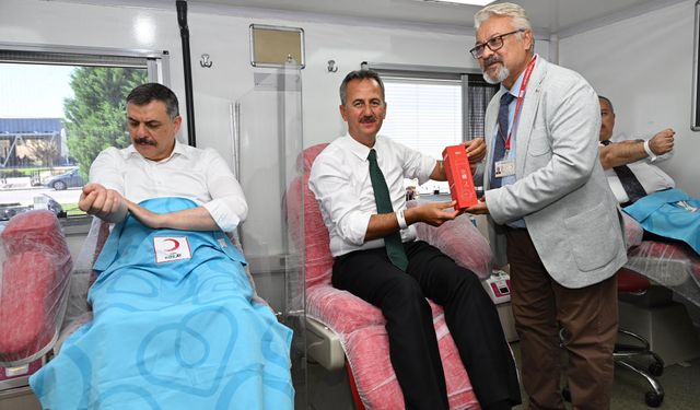 Çiftçi, Görgün ve Fidan’dan Kızılay’a kan bağışı
