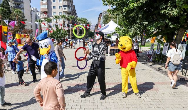 Bayraklı’da çocukları buluşturan şenlik