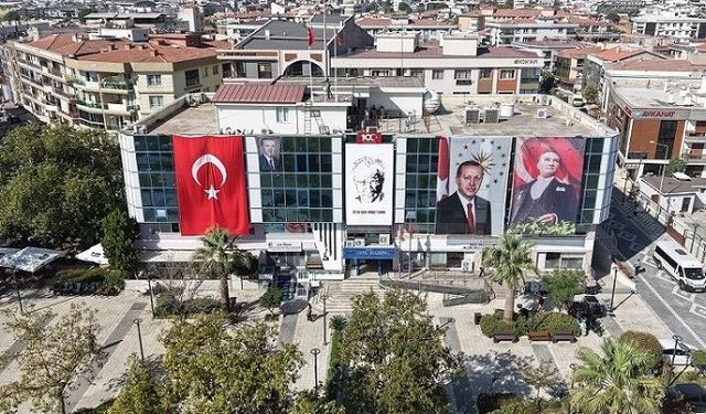 Menderes’te moloz ve bahçe atıkları toplanıyor