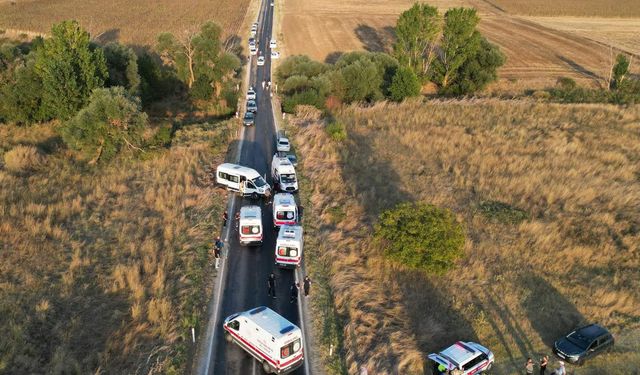 Edirne’de üç araç birbirine girdi: 6 yaralı