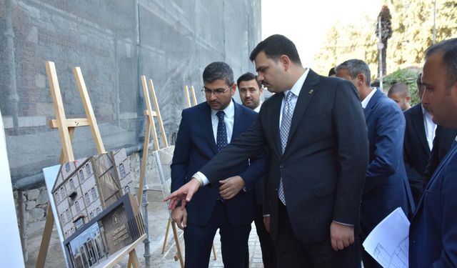 Eyyüp Kadir İnan'dan İzmir'de 550 milyon TL'lik yatırım açıklaması