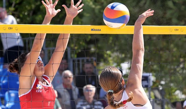 İzmir’de U18 Avrupa Plaj Voleybolu Şampiyonası heyecanı