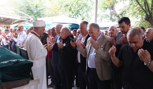 Gazeteci Ahmet Çipli Urla’da son yolculuğuna uğurlandı