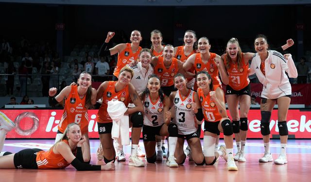 İzmir’de voleybol şöleni! Şampiyon VakıfBank!