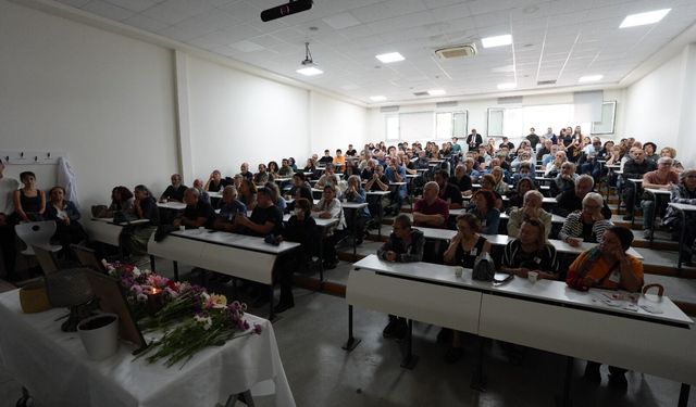 İzmir Bakırçay Üniversitesinde Demet Karakaş için anma töreni