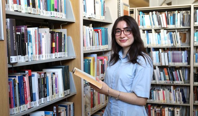 Şiirle Avrupa’nın zirvesine çıktı