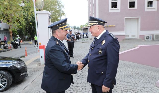 İzmir Emniyetinde devir teslim: Arıbaş görevine başladı