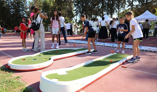 İzmir’de çocuklar spor şenliğinde buluştu
