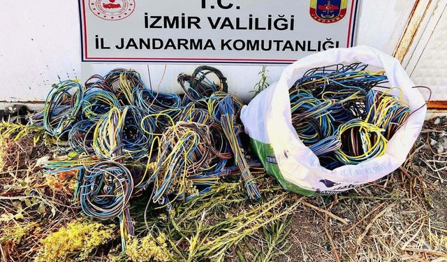 İzmir’de kablo hırsızlarına suçüstü!