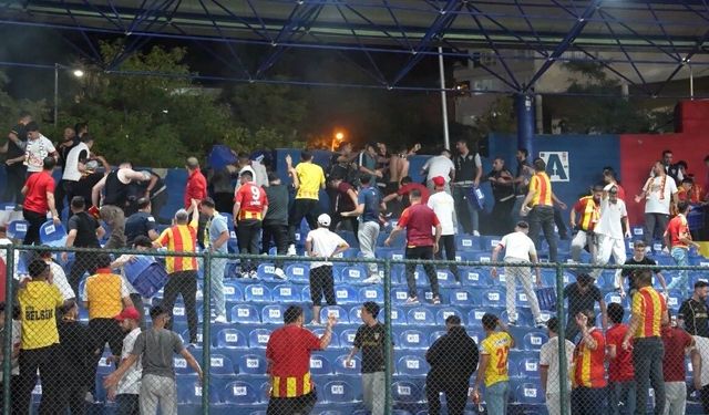 Kayserispor tribününde koltuklar kırıldı