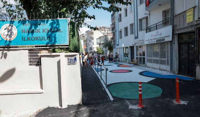 Konak’ta öğrencileri sevindiren renkli sürpriz