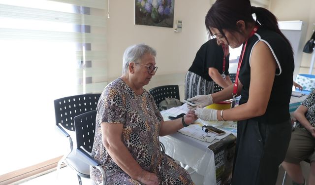 Konak’ta ileri yaştaki vatandaşlara ücretsiz sağlık taraması
