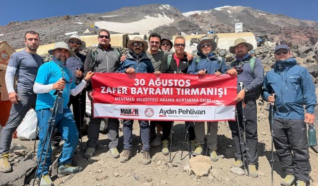 Menemen ekibi Ağrı Dağı’nın zirvesinde!