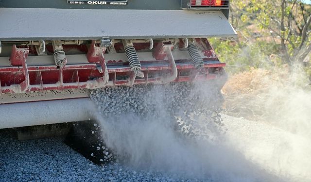 Manisa’da 10 mahalleye ulaşım sağlayan yola asfalt