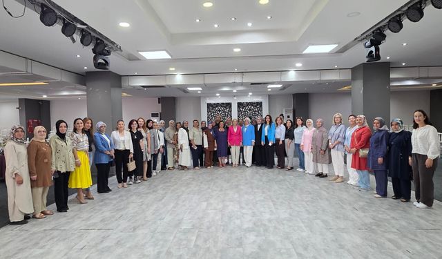AK Parti İzmir Kadın Kolları yeni dönem yol haritasını belirledi