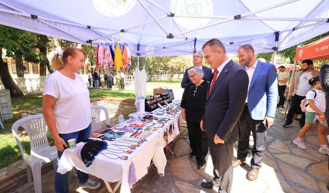 Vali Akbıyık, Mor Pazar’da kadın emeğini inceledi