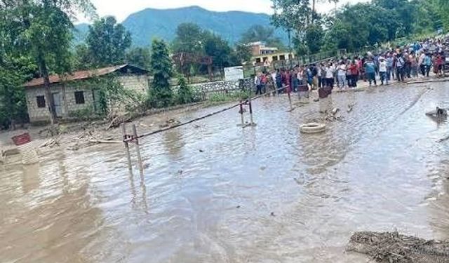Nepal'deki sel felaketinde can kaybı 1451'e yükseldi