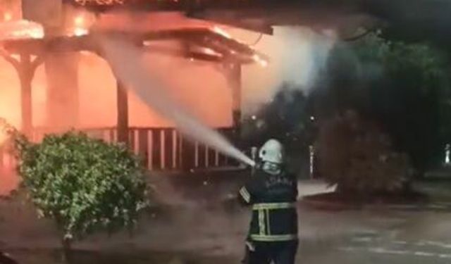Adana’da yaya köprüsünde korkutan yangın