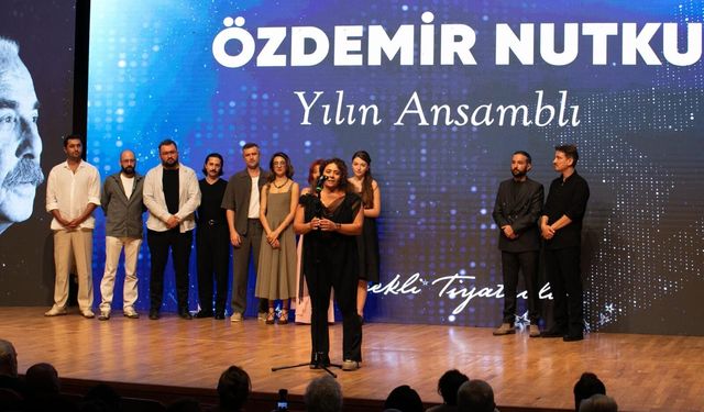 İzBBŞT, Özdemir Nutku Tiyatro Ödülleri’nden dört ödülle döndü