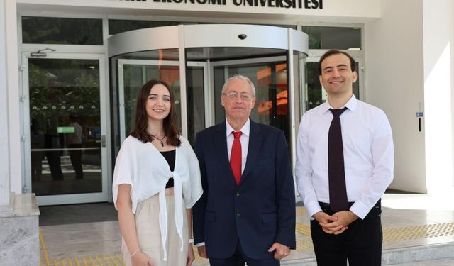 İEÜ’lü gençler uzay için İtalya’da!