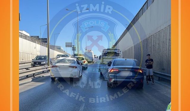 Akçay Caddesi'nde trafik alarmı! Araç arızalandı