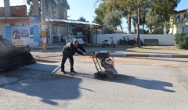Menderes’te asfalt seferberliği devam ediyor