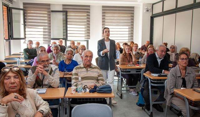 Karşıyaka 3. Yaş Üniversitesi’nde yeni dönem heyecanı