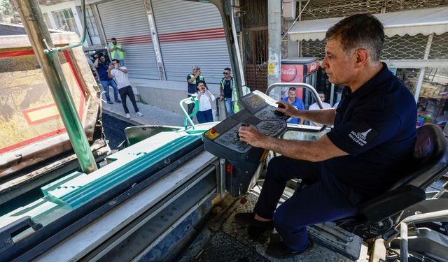 İzmir’in dört bir yanında asfalt mesaisi