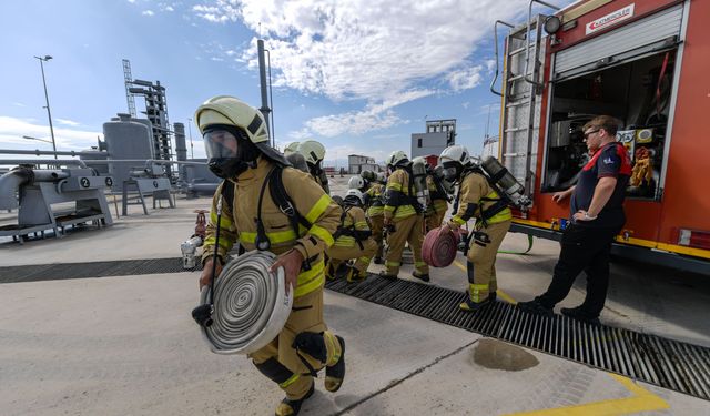 İzmir’in yeni itfaiyecileri zorlu eğitimden geçiyor