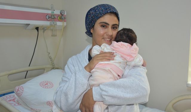 İzmir’de 41 günlük hasret sona erdi: Alya annesine kavuştu!