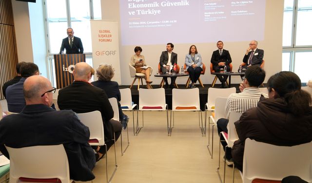 İzmir’de ekonomik güvenlik ve Türkiye’nin geleceği masaya yatırıldı