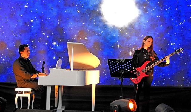 Mustafa Boran Durgun, Çeşme’de bestelediği eserleri seslendirdi