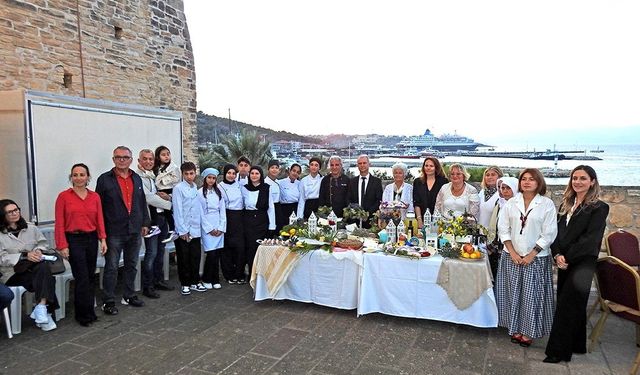 Çeşme’de tarihi Türk yemekleri Kültür Sofrası’nda tanıtıldı